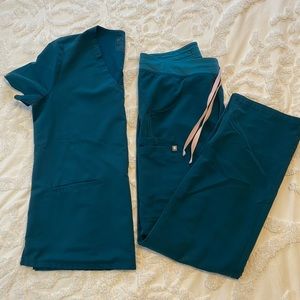 Figs Scrub Set in Caribbean Blue